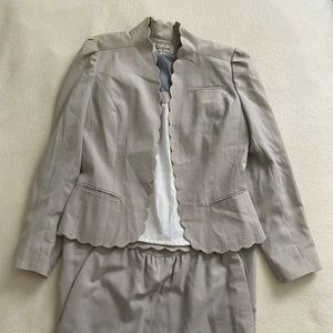 DONATED Vintage 3 pc suit with scalloped blazer size 4